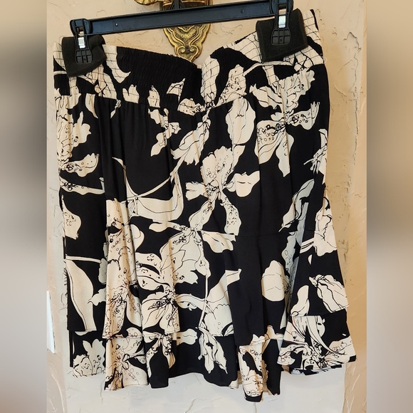 CAbi Isabel Orchid Print Tiered Skirt NWOT - Picture 3 of 7